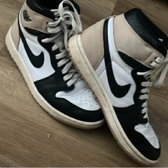 Nike Men's Black and White Sneakers with Tan Soles - Picture 5 of 9